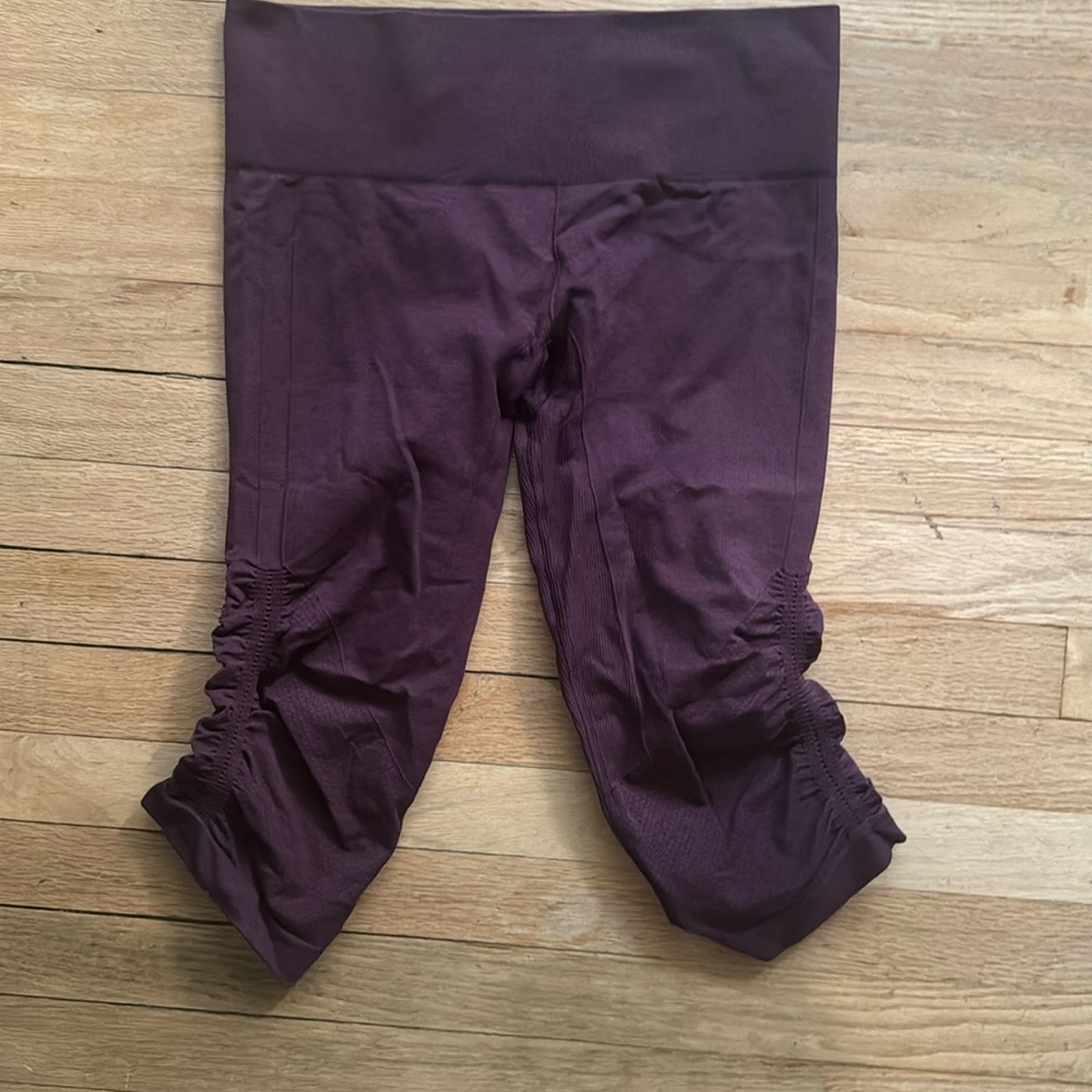 Lululemon Ebb to Street crops Size 8